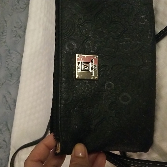 Stone Mountain USA Handbags - Stone Mountain Crossbody Wristlet Purse - Women | Color: Black